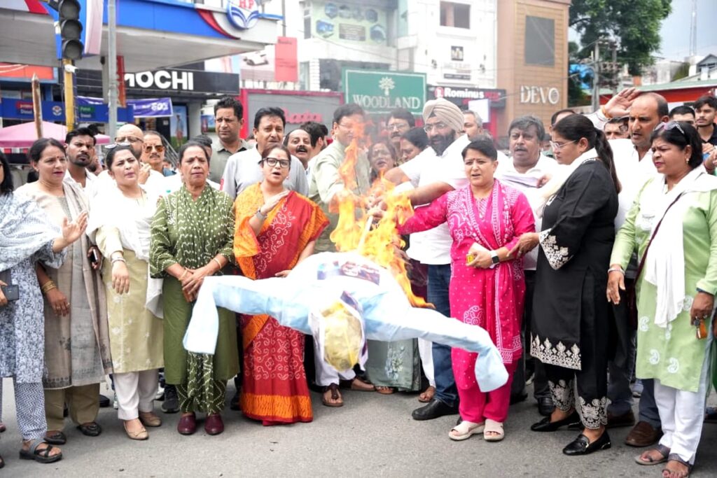 Women's Congress Protest in Dehradun: Symbolic Protest Against Union Minister Pralhad Joshi's Remarks, Voices Raised for Women's Dignity whatsapp image 2026 07 29 at 4.24.54 pm